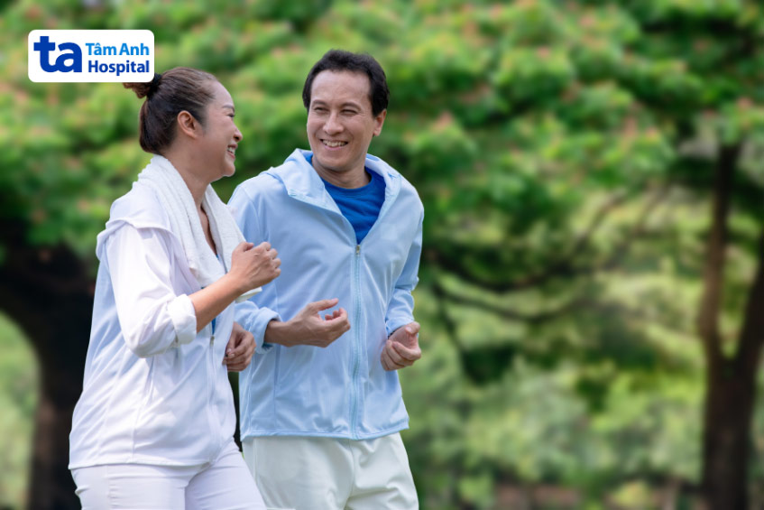 Người bị mỡ máu cao nên tăng cường luyện tập thể dục để giúp giảm mỡ máu