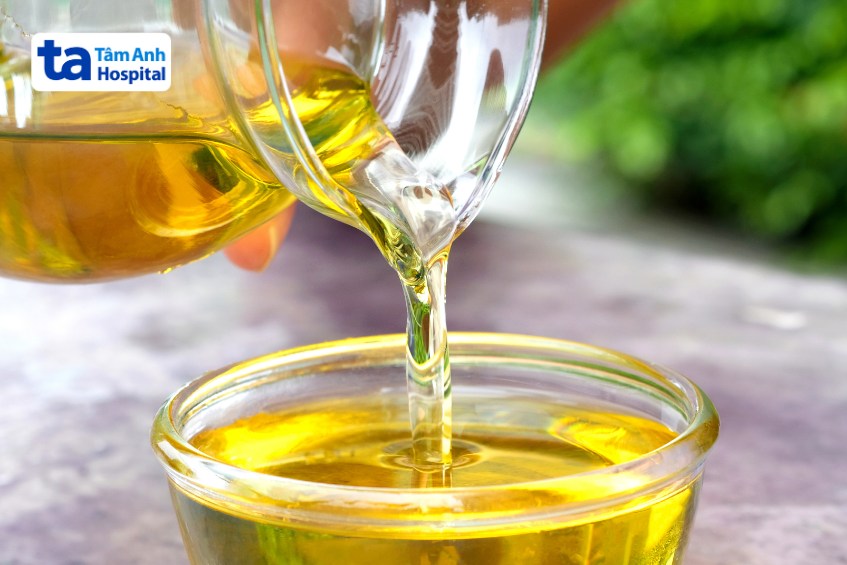 người bị xuất huyết não hạn chế ăn mỡ động vật