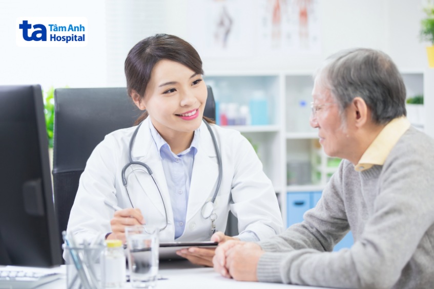 người cao tuổi cần tầm soát đột quỵ định kỳ