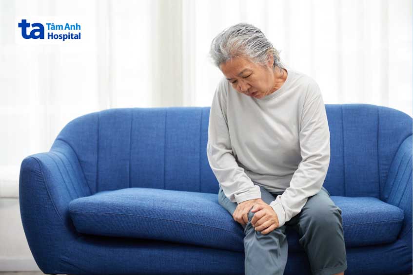 Người cao tuổi dễ bị khô khớp gối