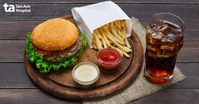 nguyên nhân gây mụn cứng dưới da