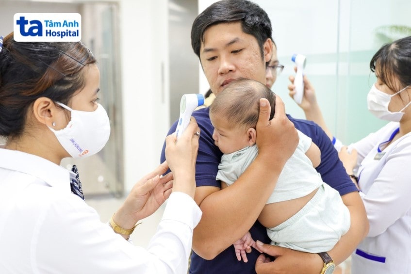 sau tiêm vaccine infanrix hexa có thể gây phản ứng phụ