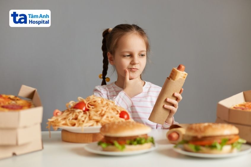 Thức ăn nhiều dầu mỡ làm tăng nguy cơ tràn ngược dạ dày