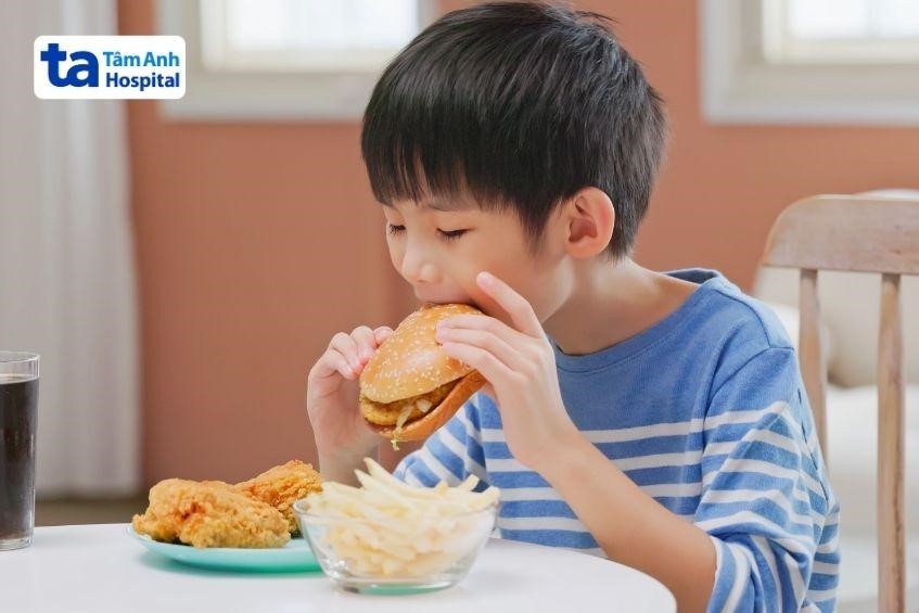 Thực phẩm khó tiêu và nhiều dầu mỡ