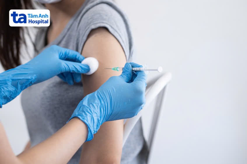 tiêm vắc xin cúm ngừa tăng bạch cầu trung tính
