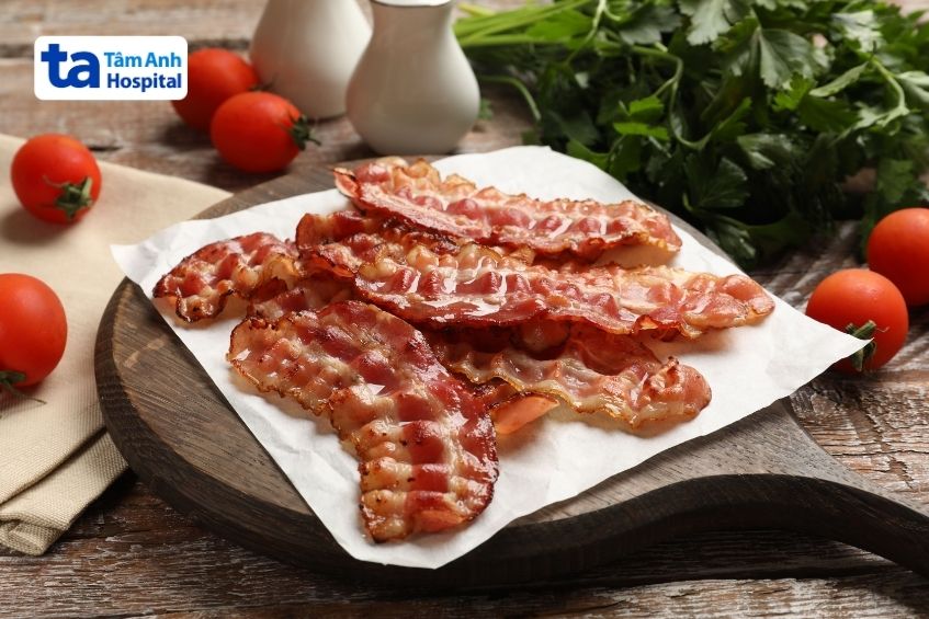 Trào ngược dạ dày không nên ăn thịt xông khói