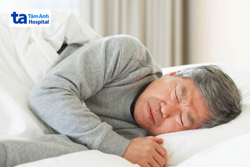 Triệu chứng đau khớp háng ở người già