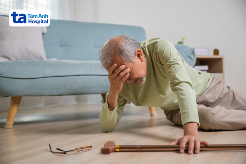 xuất huyết não ở người cao tuổi cần điều trị kịp thời