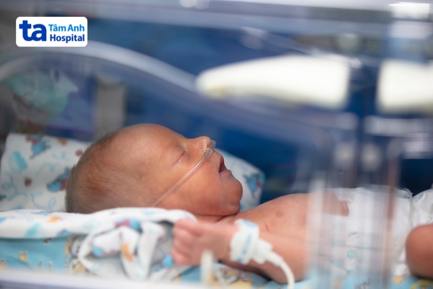 Điều trị nhiễm trùng sơ sinh, trẻ sẽ cần phải nhập viện