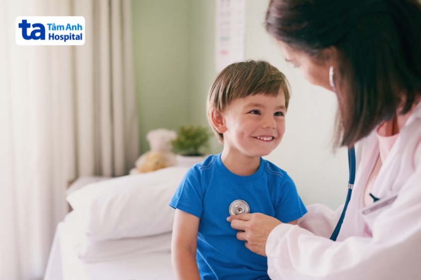 Trẻ chậm phát triển nên được đưa đến bệnh viện