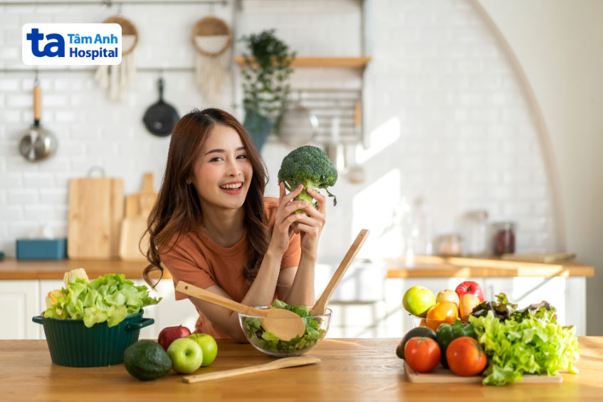 ăn rau xanh và trái cây giúp hạn chế nguy cơ tái phát