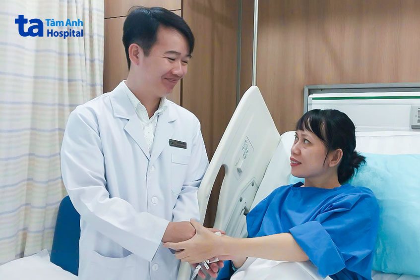 ảnh chụp bệnh nhân và bác sĩ
