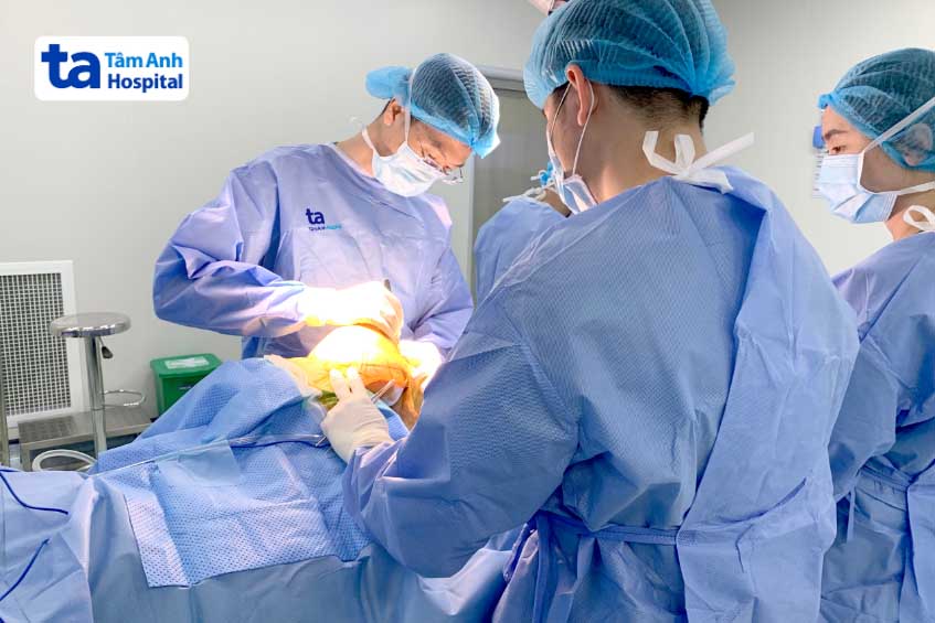 Bác sĩ điều trị bệnh loạn sản sợi xương