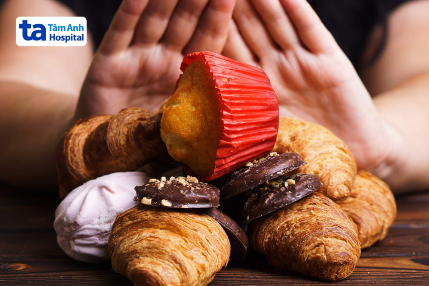 bị viêm khớp kiêng ăn gì, thực phẩm nhiều đường