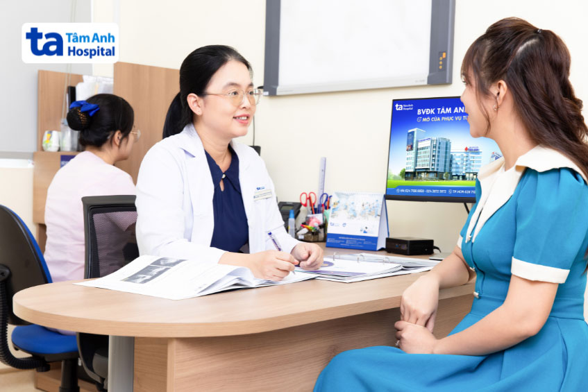 ThS.BS Giang Huỳnh Như, Giám đốc Trung tâm Hỗ trợ sinh sản, BVĐK Tâm Anh TP.HCM tư vấn cho bệnh nhân