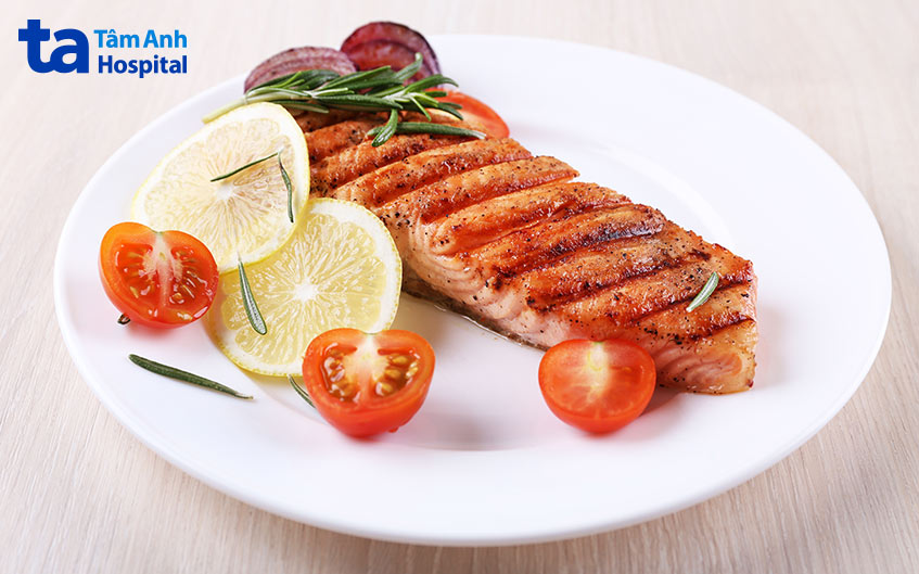 Cá hồi giàu omega-3, loại axit béo tốt cho người có mức cholesterol cao