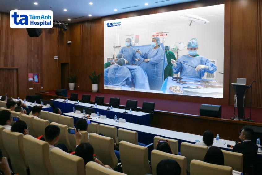 ca phẫu thuật được truyền hình trực tiếp