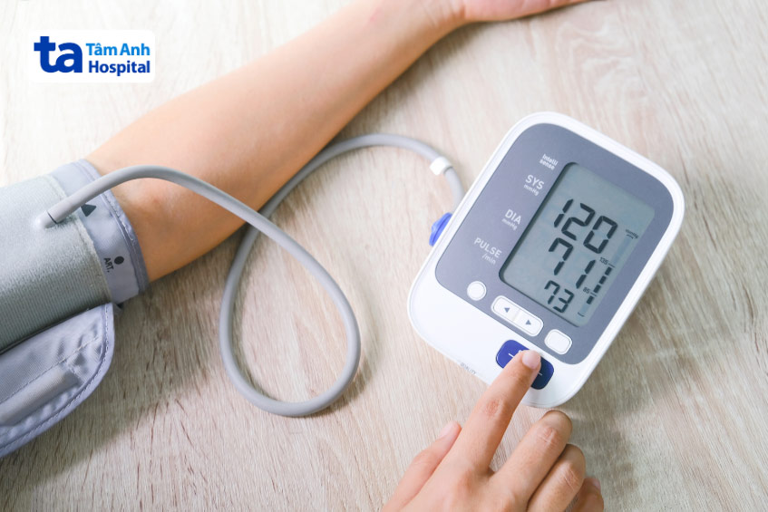 Các chỉ số trên máy đo cho biết huyết áp tâm thu (số trên) và huyết áp tâm trương (ở dưới) của một người