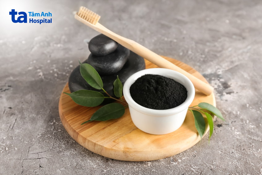 cách trị răng ố vàng bằng than hoạt tính