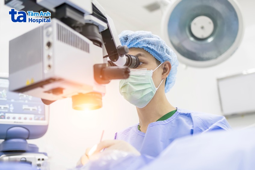 cắt dịch kính điều trị