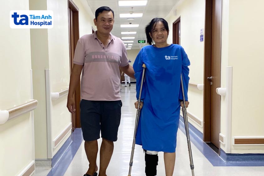 chị tiền tập đi trở lại