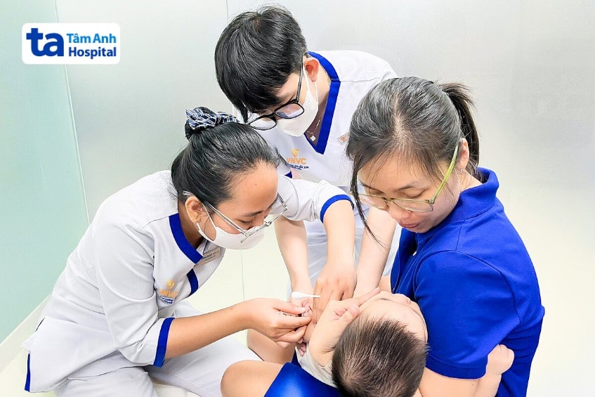 Có nên tiêm xen kẽ vacxin Hexaxim và Infanrix Hexa