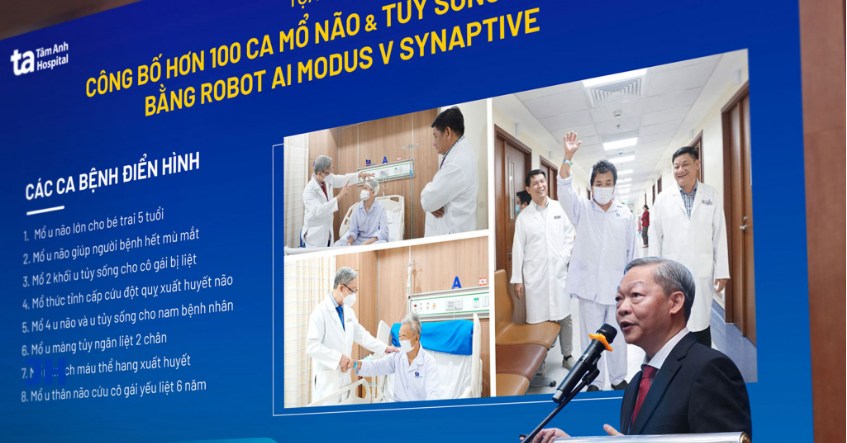 công bố 100 ca mổ não và tủy sống đầu tiên bằng robot ai