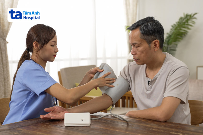 Để xác định bệnh nhân gặp tình trạng huyết áp ổn định, người bệnh cần thường xuyên theo dõi chỉ số huyết áp