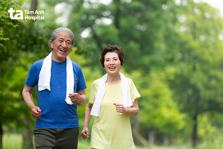 Duy trì thói quen vận động thể dục thường xuyên hỗ trợ giảm cholesterol