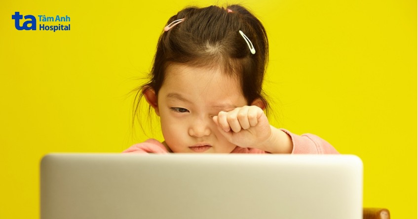 hay dụi mắt là triệu chứng quặm mi