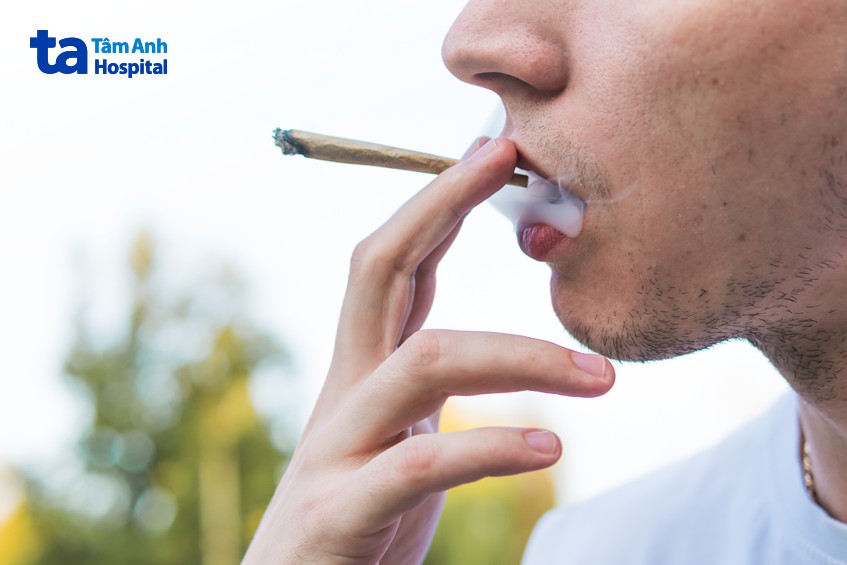 hút thuốc lá dễ mắc viêm màng bồ đào