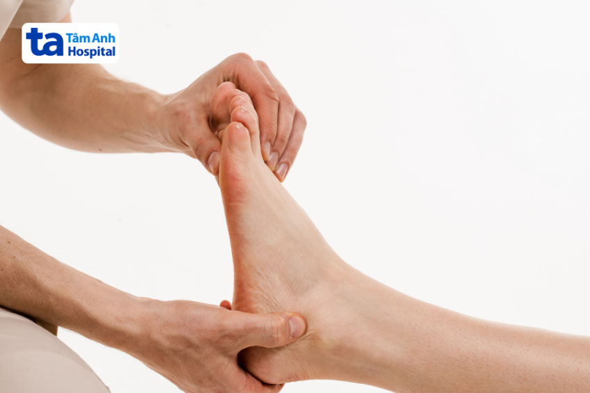 Lưu ý bị sưng ngón chân cái
