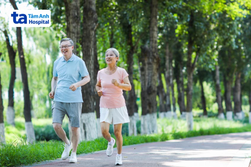 Luyện tập thể thao thường xuyên, giúp cải thiện mỡ máu và tăng cường sức khỏe