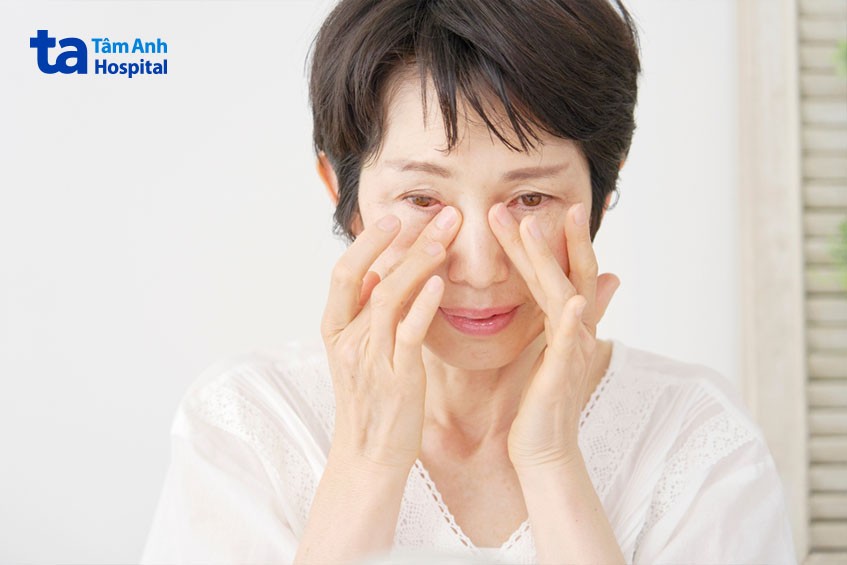 massage chữa sụp mí mắt tại nhà