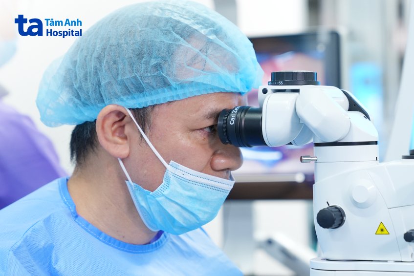 mổ cận bằng femto lasik