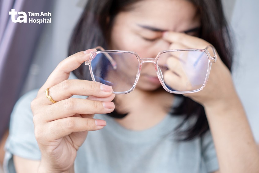 mổ mắt cải thiện tầm nhìn cận thị