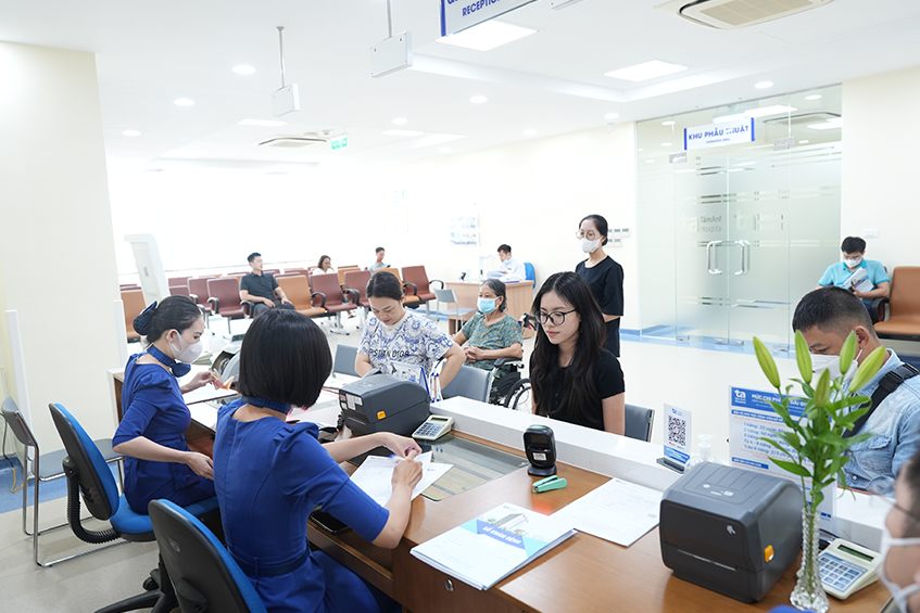 nên đi thăm khám mắt định kỳ