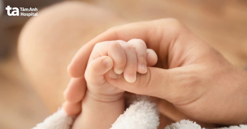 nên điều trị quặm mi dưới từ sớm