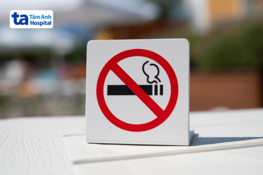 Ngừng hút thuốc lá và tránh xa khói thuốc là một trong những biện pháp phòng ngừa nguy cơ mắc bệnh lý tim mạch