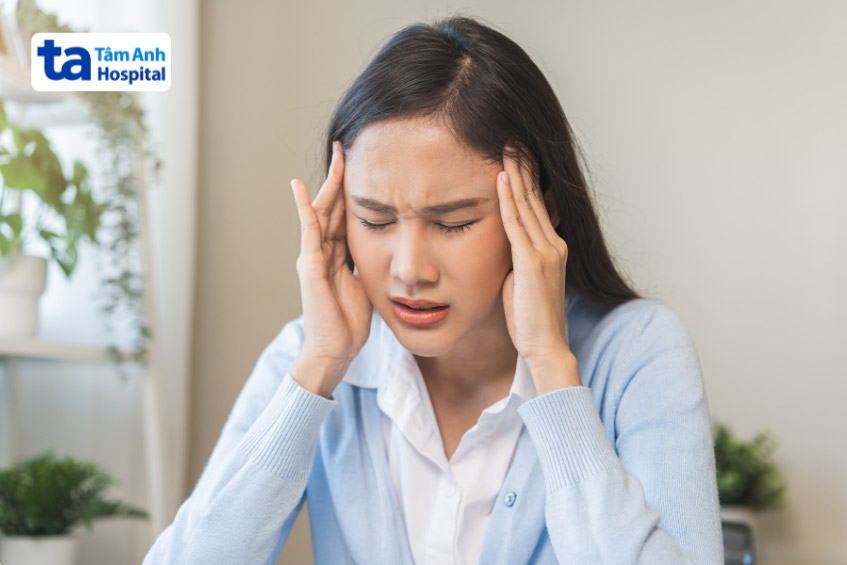 Người bị huyết áp không ổn định có thể gặp triệu chứng choáng váng, chóng mặt