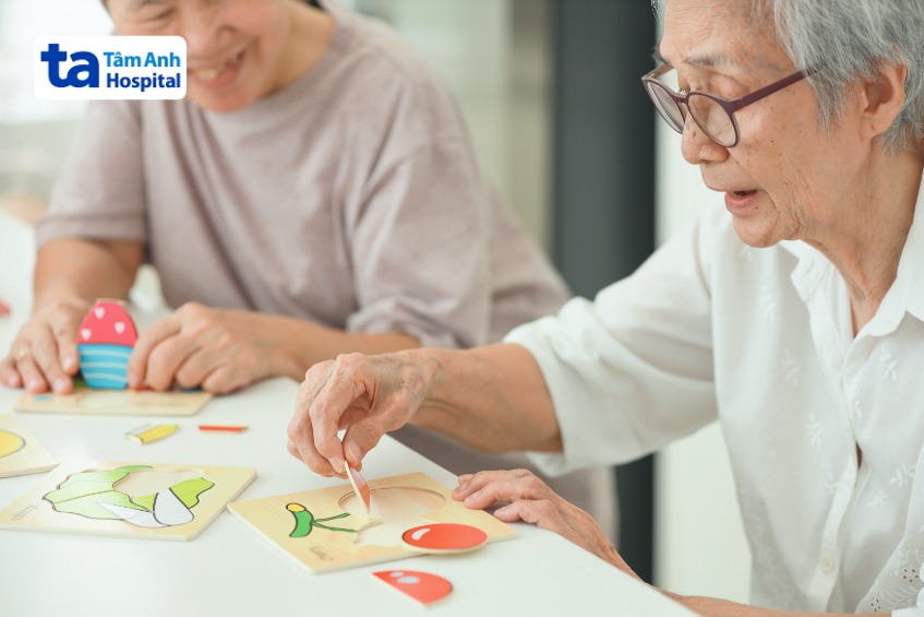 nguy cơ teo não gia tăng ở người cao tuổi