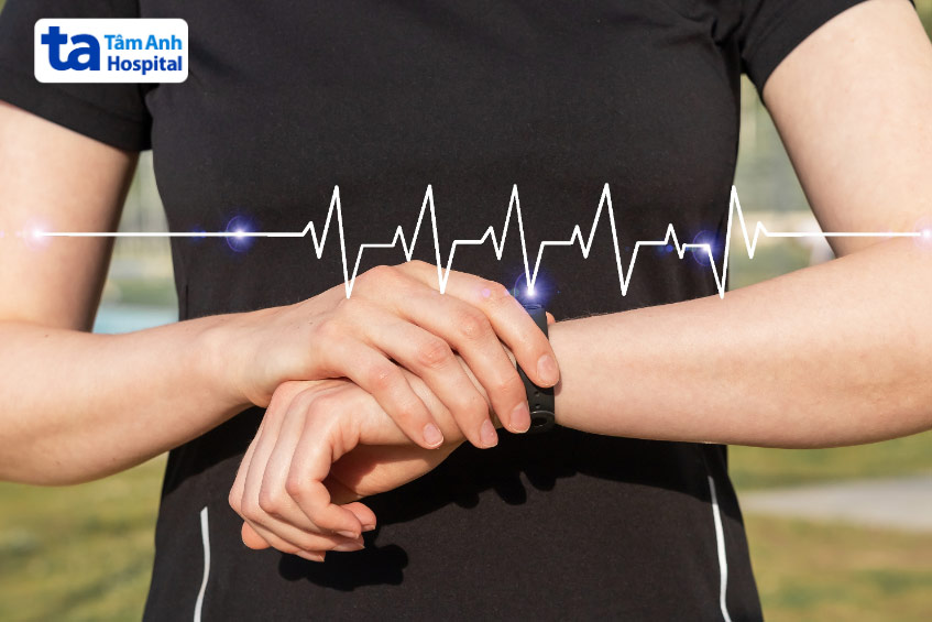 Nhịp xoang nhanh là tình trạng nhịp tim trên 100 nhịp/phút khi nghỉ ngơi