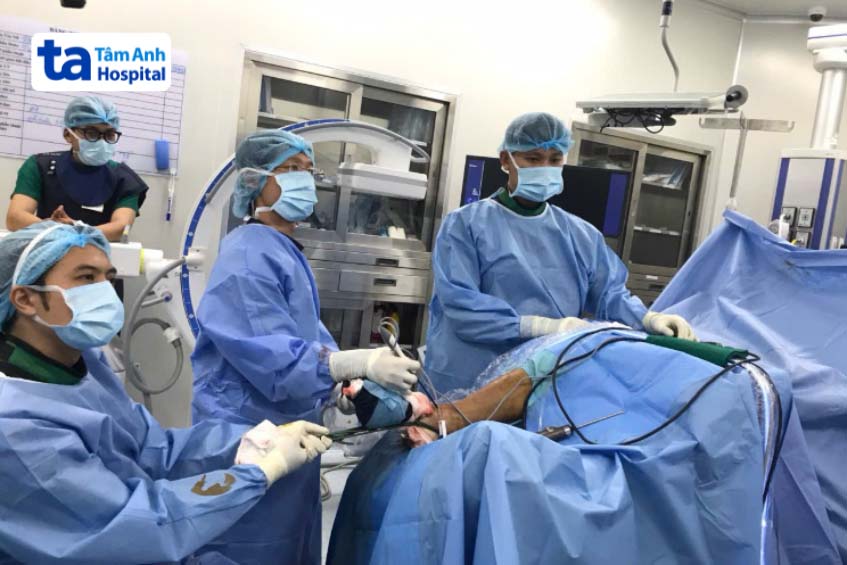 phẫu thuật điều trị cùng khớp cổ chân