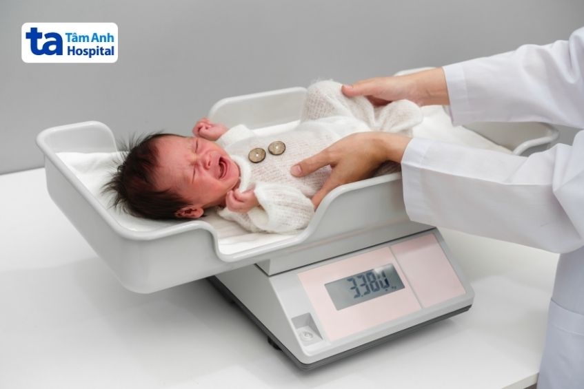 Sử dụng thước đo chiều dài nằm đối với trẻ dưới 24 tháng tuổi