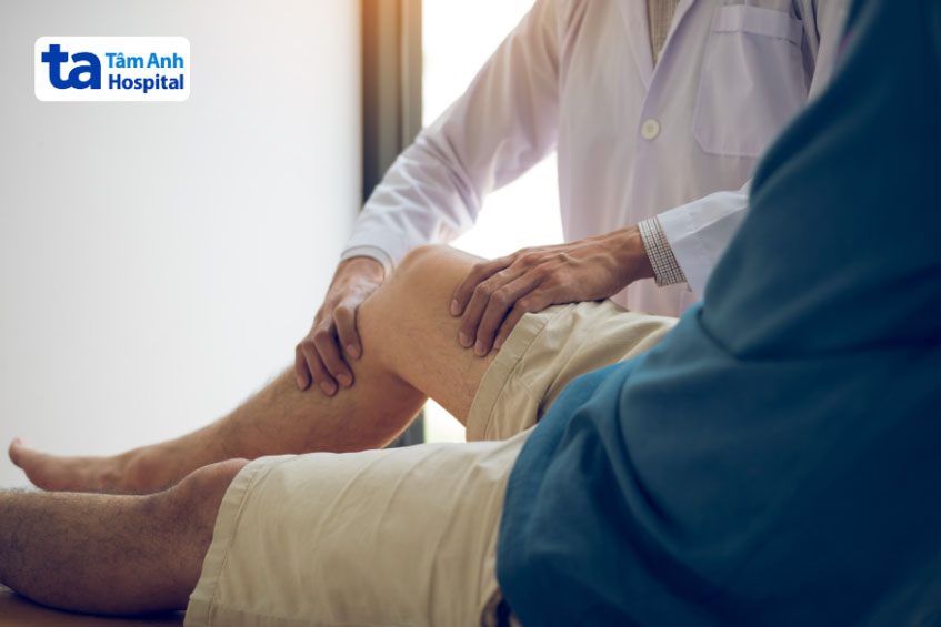 Thăm khám và theo dõi bệnh lý gây sưng phù khớp gối
