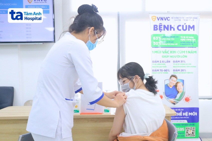 theo dõi sau tiêm hpv cho bé gái