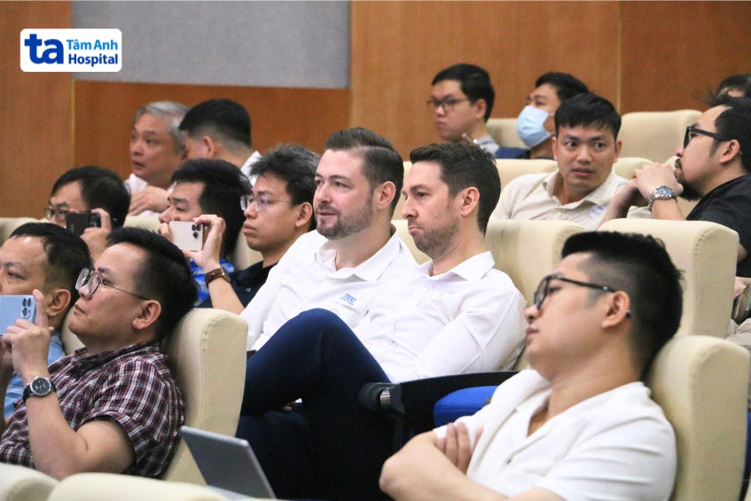 thu hút các chuyên gia nước ngoài
