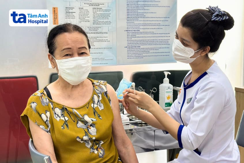 Tiêm vắc xin phế cầu là phương pháp phòng bệnh chủ động