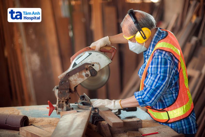 tránh bị ù tai bên trái