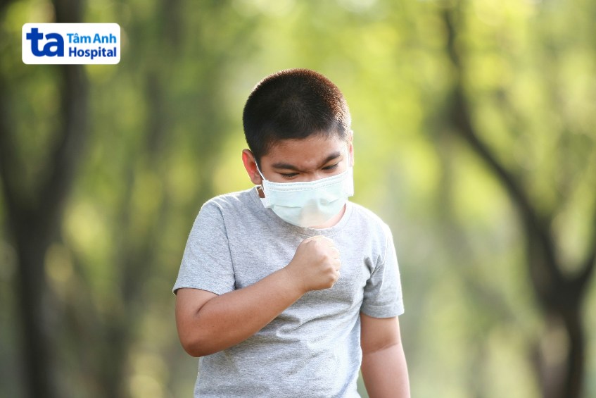 Trẻ bị hen suyễn có chữa được không là băn khoăn